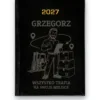 Kalendarz książkowy BALADEK 2027 z grawerem: Imię + magazynier — Wszystko trafia na swoje miejsce