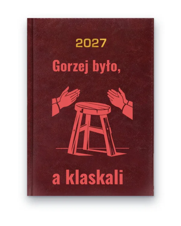 Kalendarz książkowy BALADEK 2027 z grawerem: Taboret i oklaski — Gorzej było, a klaskali