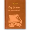 Kalendarz książkowy BALADEK 2027 z grawerem: Tablica i dzwonek — Czy ja wam nie przeszkadzam?