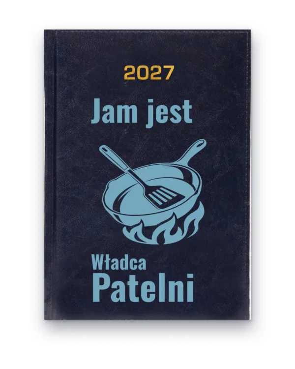 Kalendarz książkowy BALADEK 2027 z grawerem: Patelnia na ogniu — Jam jest Władca Patelni